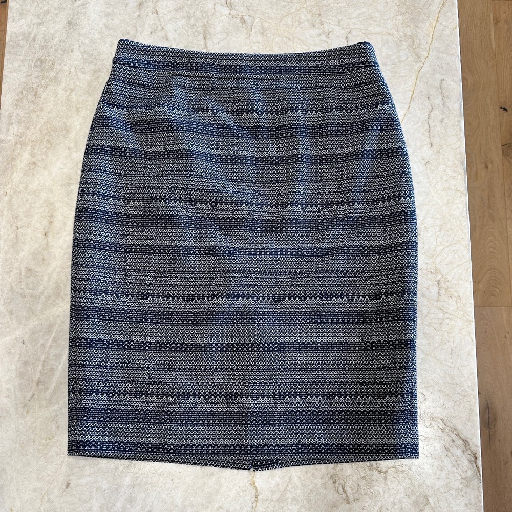 Ann Taylor Navy and White Patterned Pencil Skirt
